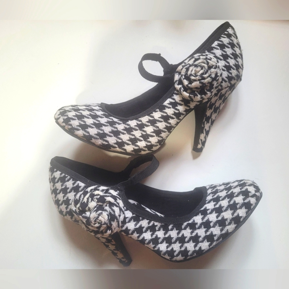 NWOT Black & White Houndstooth Women's Heels
